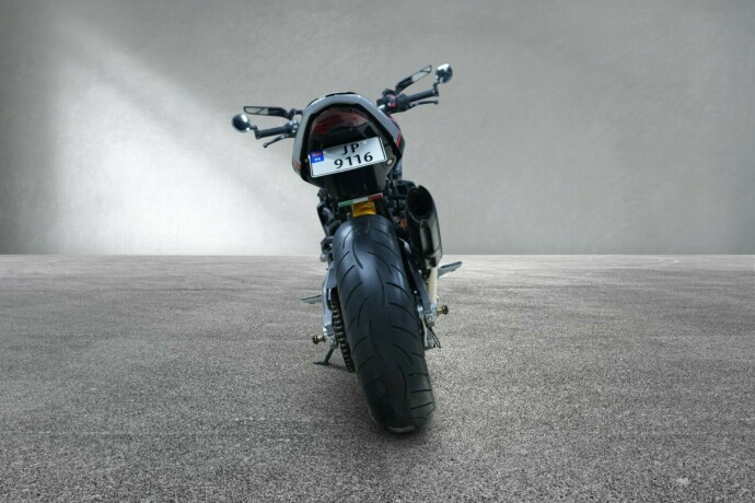 ducati-monster-821-bensin-2020-big-3