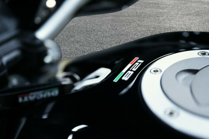 ducati-monster-821-bensin-2020-big-17