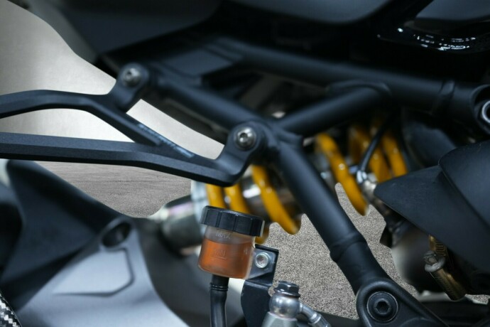 ducati-monster-821-bensin-2020-big-16