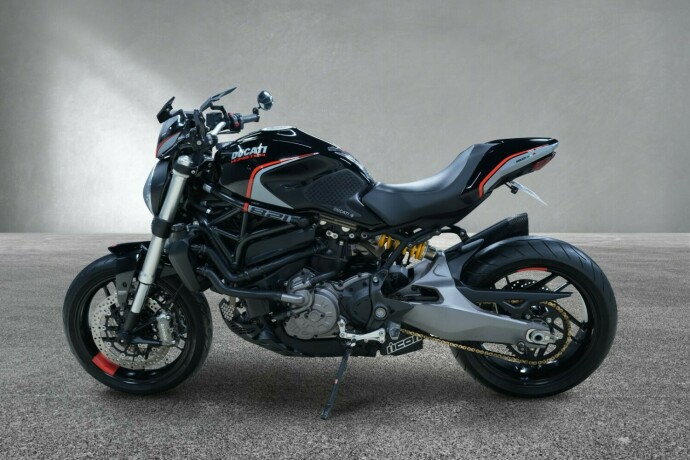 ducati-monster-821-bensin-2020-big-5