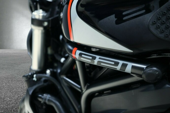 ducati-monster-821-bensin-2020-big-18