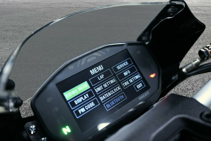 ducati-monster-821-bensin-2020-big-10