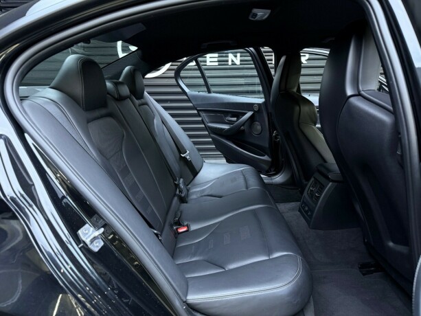bmw-m3-bensin-2015-big-39