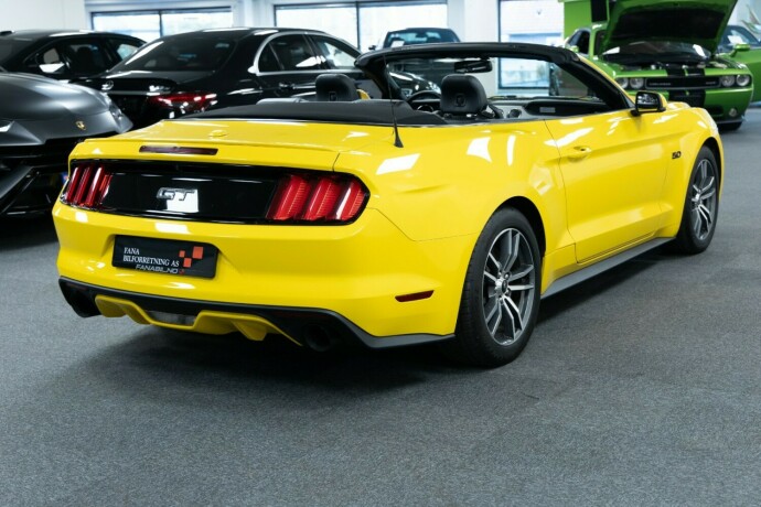 ford-mustang-bensin-2015-big-2