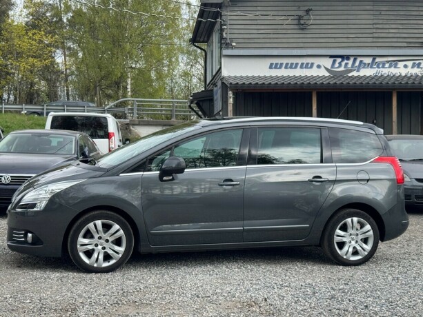 peugeot-5008-diesel-2012-big-1