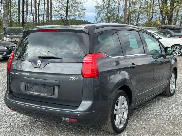 peugeot-5008-diesel-2012-big-4