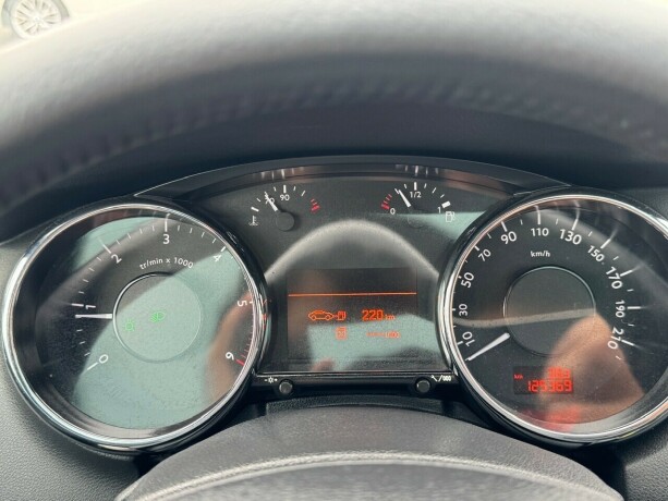 peugeot-5008-diesel-2012-big-16