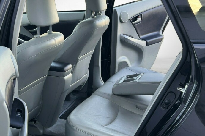 toyota-prius-bensin-2010-big-8