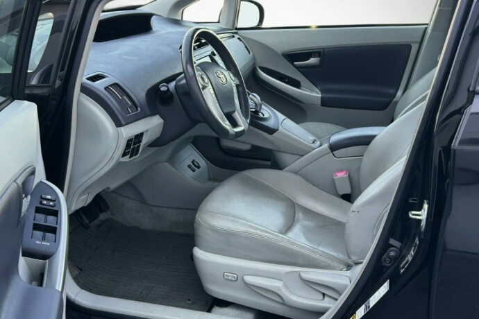 toyota-prius-bensin-2010-big-9