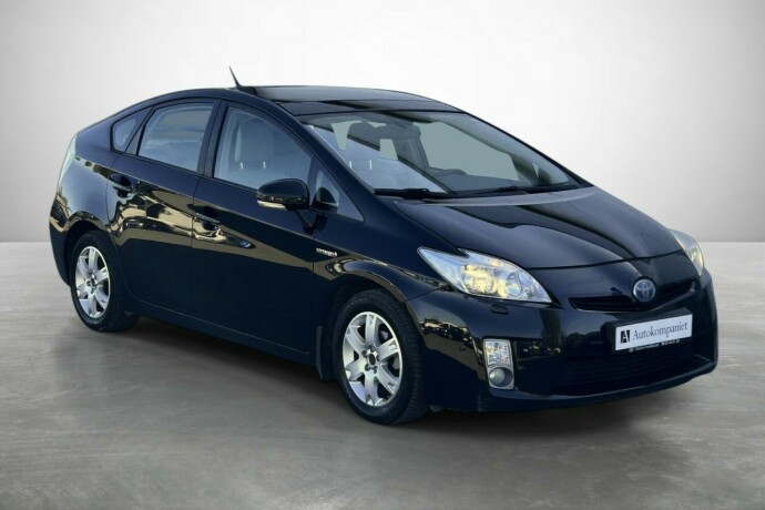 toyota-prius-bensin-2010-big-0