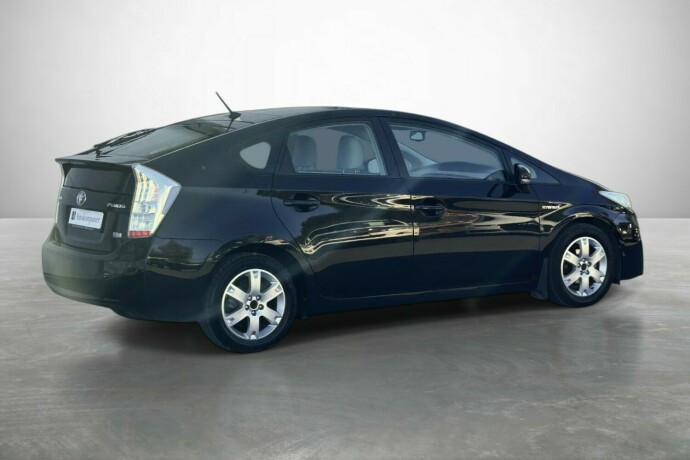 toyota-prius-bensin-2010-big-4