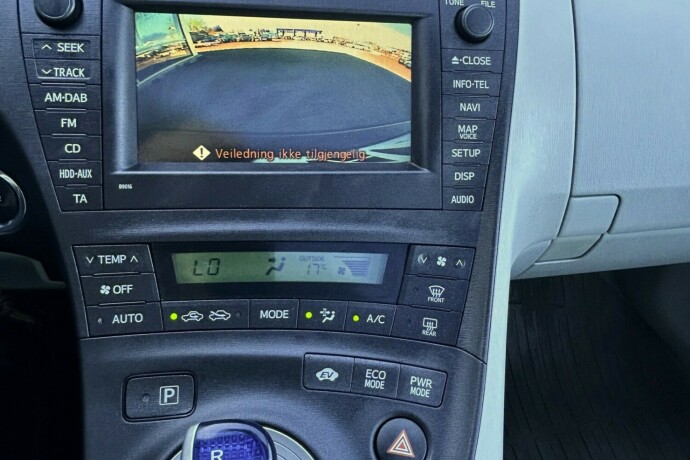 toyota-prius-bensin-2010-big-11