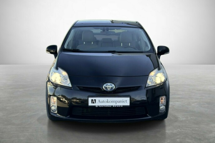 toyota-prius-bensin-2010-big-1