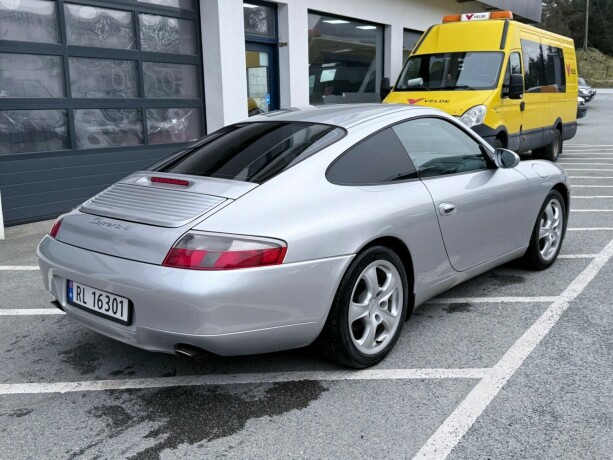 porsche-911-bensin-2000-big-1