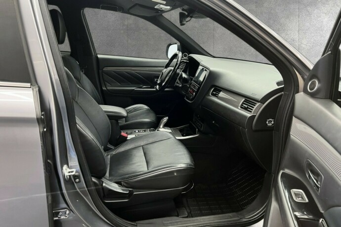 mitsubishi-outlander-elektrisitetbensin-2019-big-18
