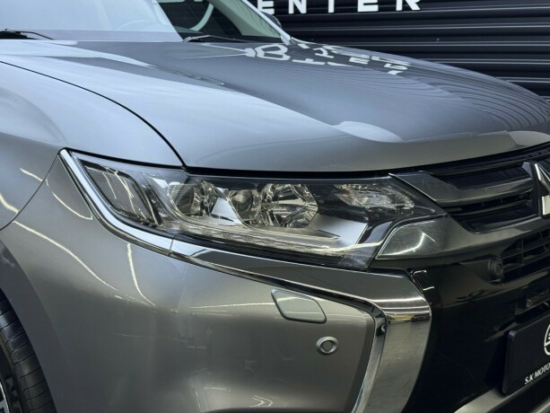 mitsubishi-outlander-elektrisitetbensin-2018-big-3