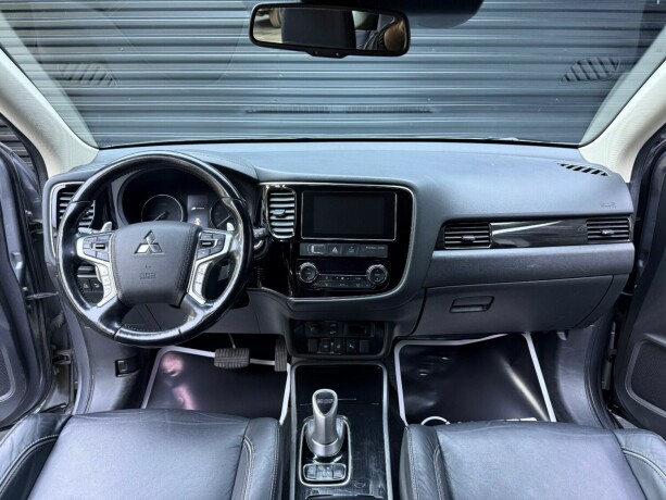 mitsubishi-outlander-elektrisitetbensin-2018-big-9