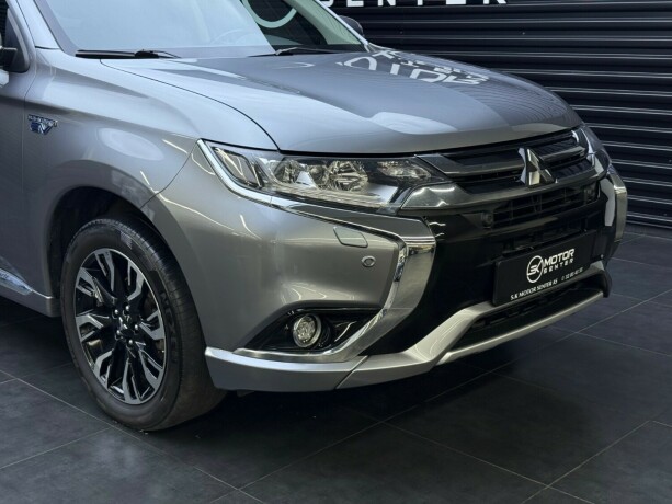 mitsubishi-outlander-elektrisitetbensin-2018-big-2