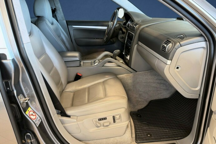 porsche-cayenne-bensin-2007-big-11