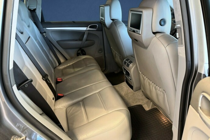 porsche-cayenne-bensin-2007-big-12