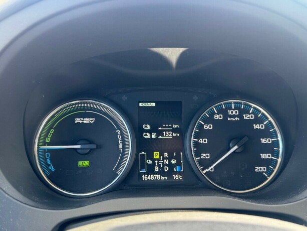 mitsubishi-outlander-elektrisitetbensin-2014-big-21
