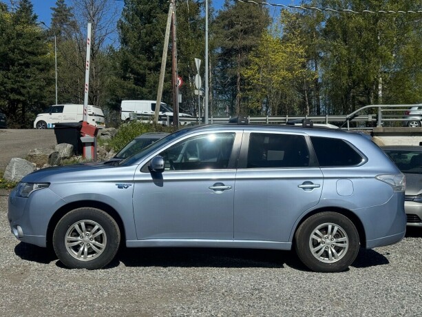mitsubishi-outlander-elektrisitetbensin-2014-big-4