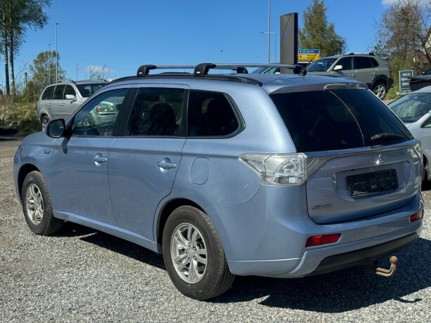 mitsubishi-outlander-elektrisitetbensin-2014-big-3