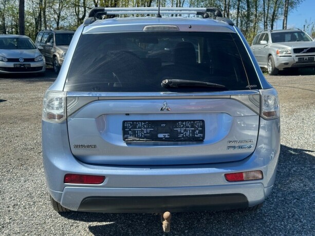 mitsubishi-outlander-elektrisitetbensin-2014-big-2