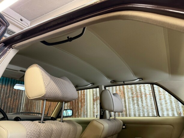 mercedes-benz-250-bensin-1978-big-37