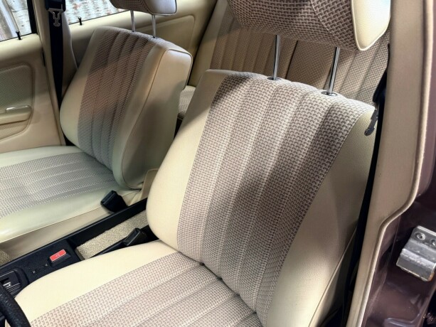 mercedes-benz-250-bensin-1978-big-19