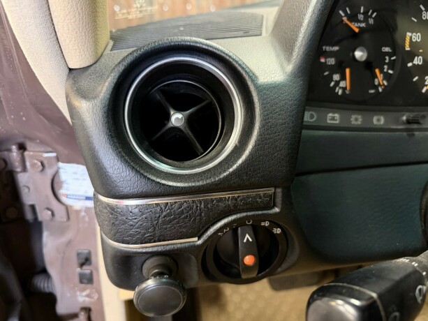 mercedes-benz-250-bensin-1978-big-24
