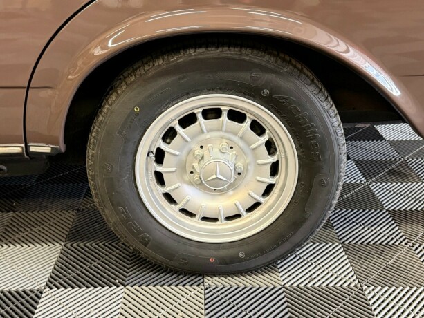 mercedes-benz-250-bensin-1978-big-14