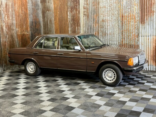 mercedes-benz-250-bensin-1978-big-2