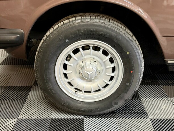 mercedes-benz-250-bensin-1978-big-13