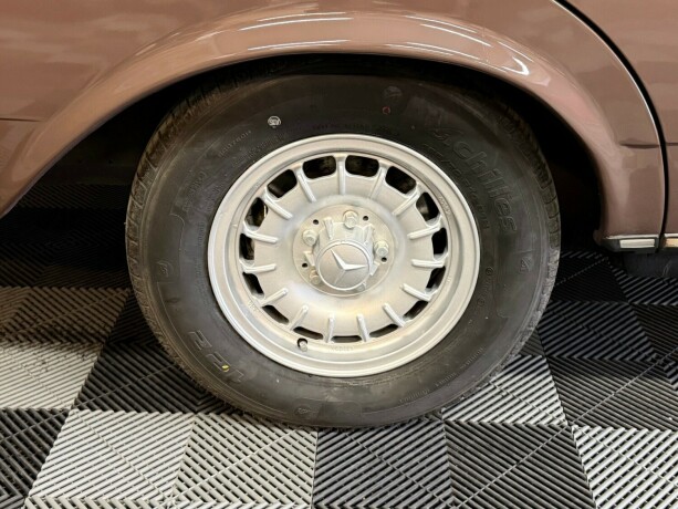 mercedes-benz-250-bensin-1978-big-5