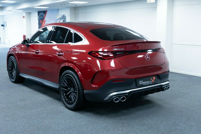 mercedes-benz-glc-bensin-2024-big-1