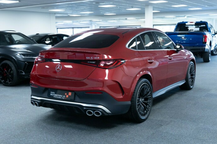 mercedes-benz-glc-bensin-2024-big-2