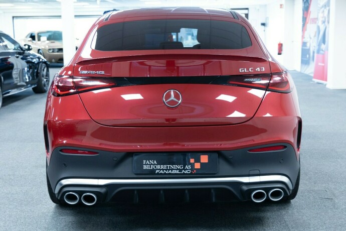 mercedes-benz-glc-bensin-2024-big-4