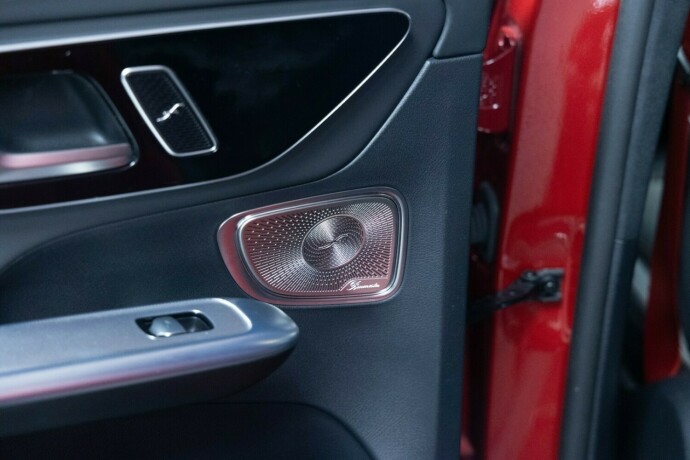 mercedes-benz-glc-bensin-2024-big-13