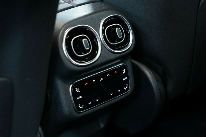 mercedes-benz-glc-bensin-2024-big-12