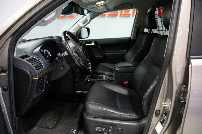 toyota-land-cruiser-diesel-2022-big-9