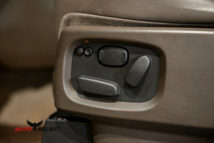 land-rover-discovery-diesel-2012-big-25