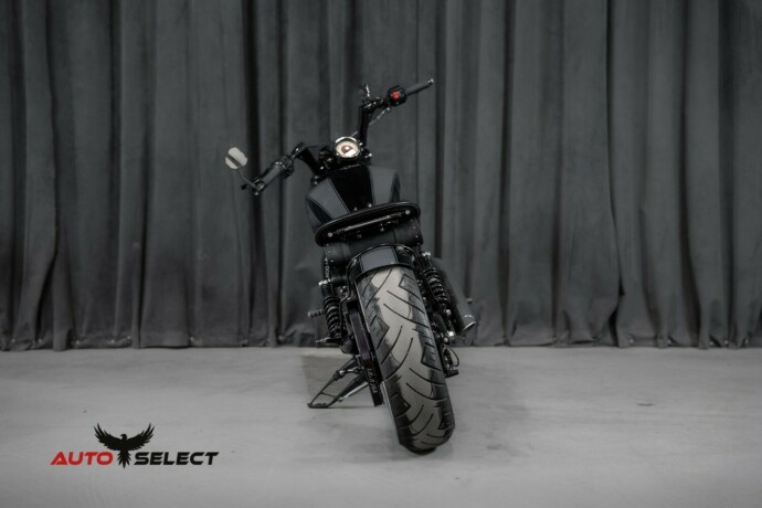 indian-scout-bobber-bensin-2017-big-4