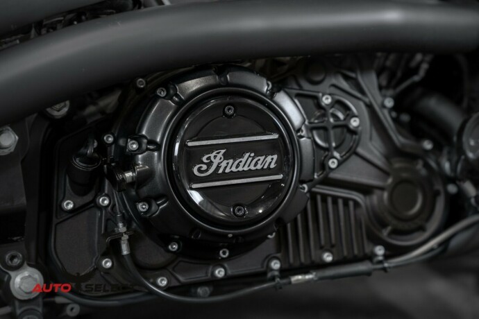 indian-scout-bobber-bensin-2017-big-13
