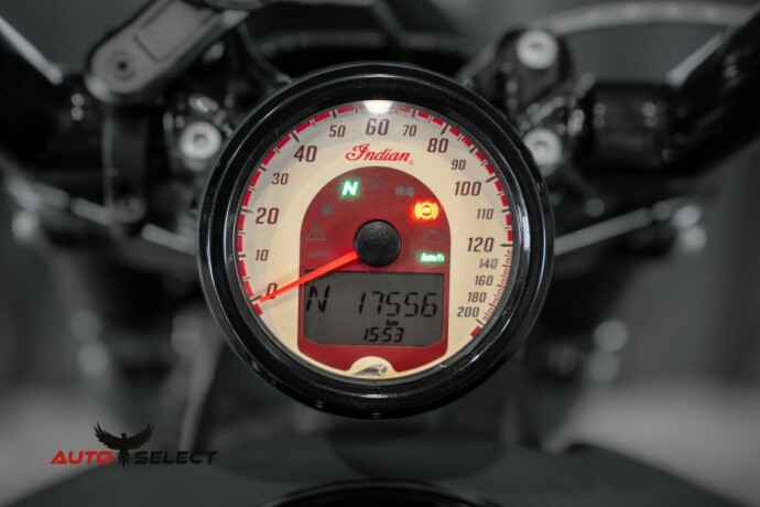 indian-scout-bobber-bensin-2017-big-17
