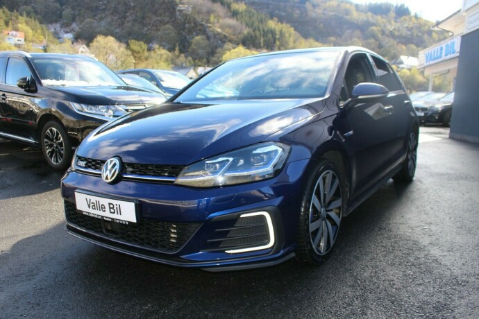 volkswagen-golf-elektrisitetbensin-2018-big-1