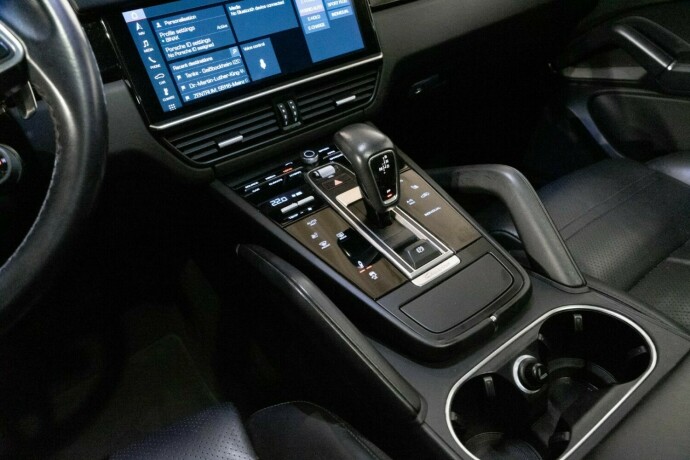 porsche-cayenne-elektrisitetbensin-2020-big-10