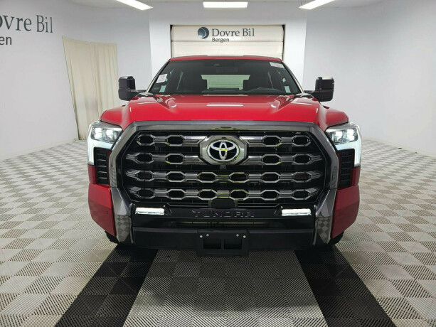 toyota-tundra-elektrisitetbensin-2022-big-7
