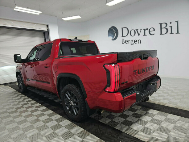 toyota-tundra-elektrisitetbensin-2022-big-8