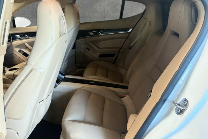 porsche-panamera-diesel-2012-big-23